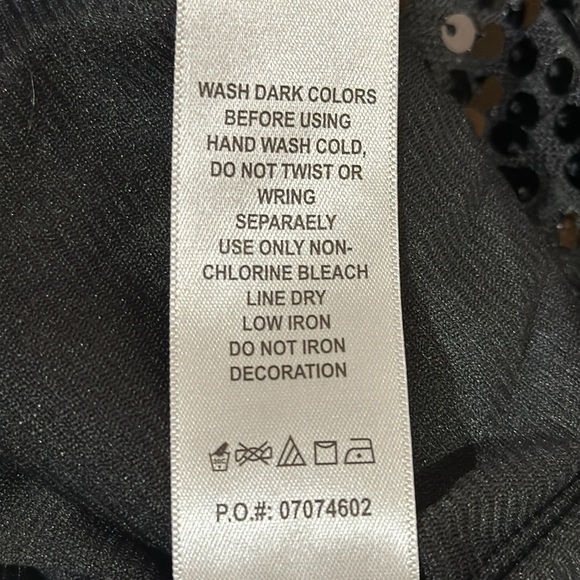 Roaman’s Plus Size Cold Shoulder Black Sequin Tunic Top Size 2X 26/28 - NWOT - Picture 8 of 8